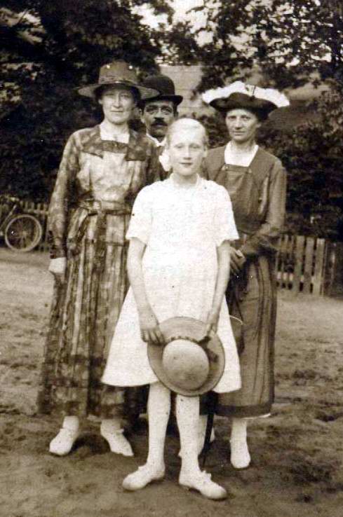 Else - konfirmation i omkring 1922