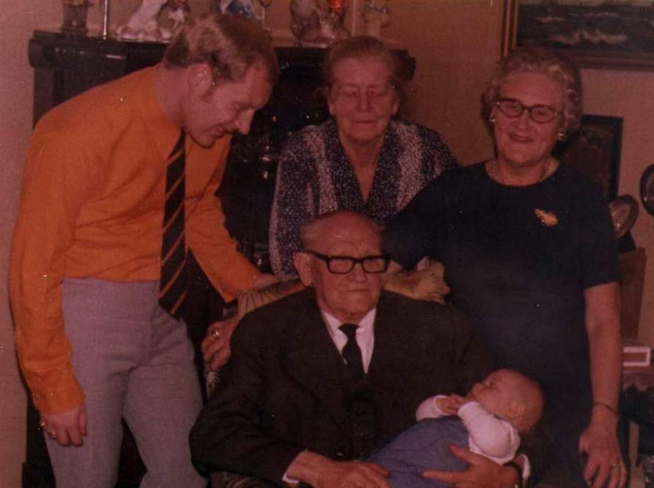 4 generationer - Flemming, Else, OScar, Sren + tante ellen